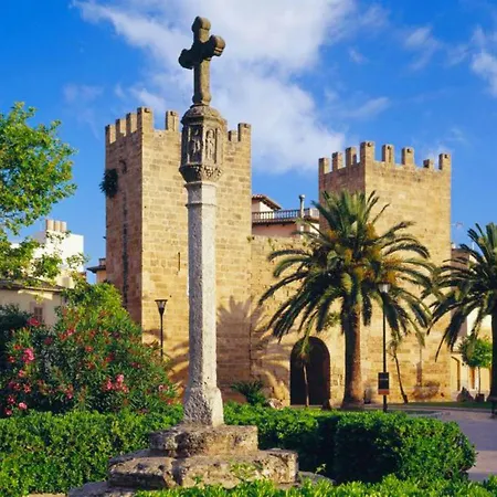 Casa Quarter De Cavalleria En Alcudia, Cerca De Playas Holiday home *